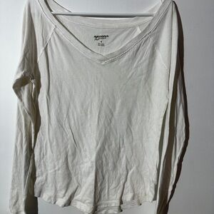 Arizona Jean Company Women's White V-Neck Long Sleeve Tee